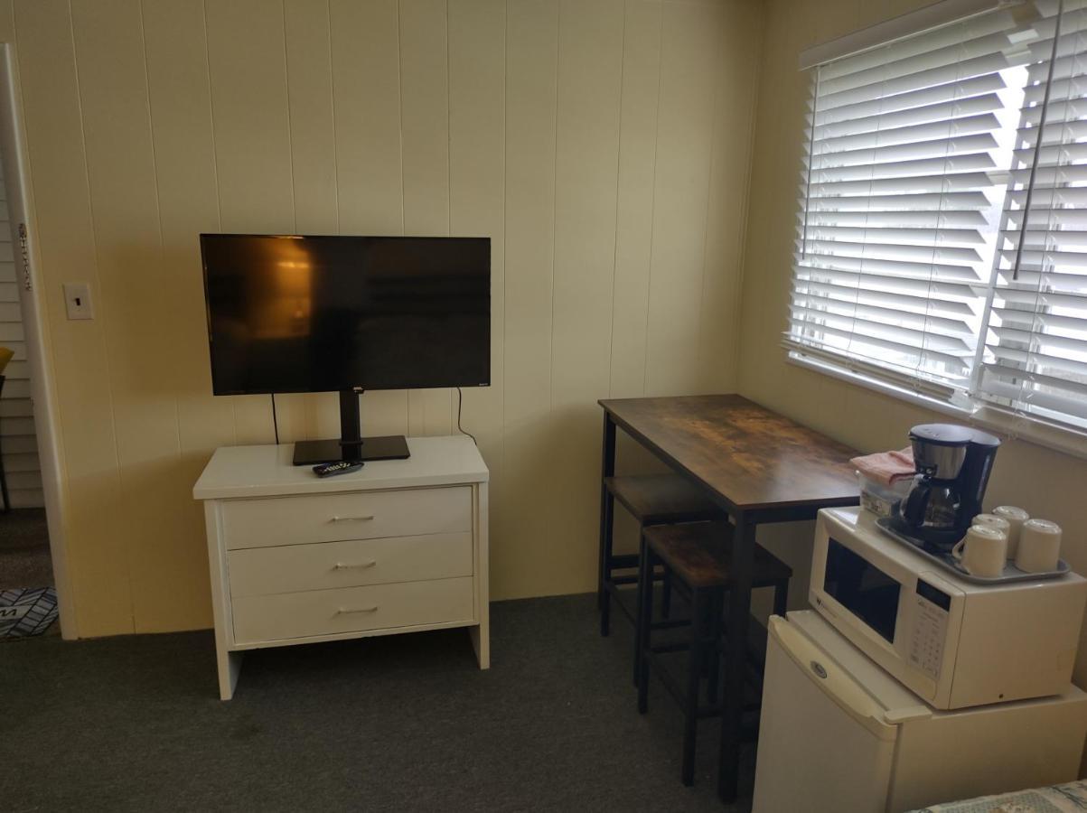 Pilgrim'S Pride Motel Wildwood Bagian luar foto